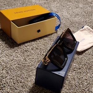 Louis Vuitton Sun Glasses